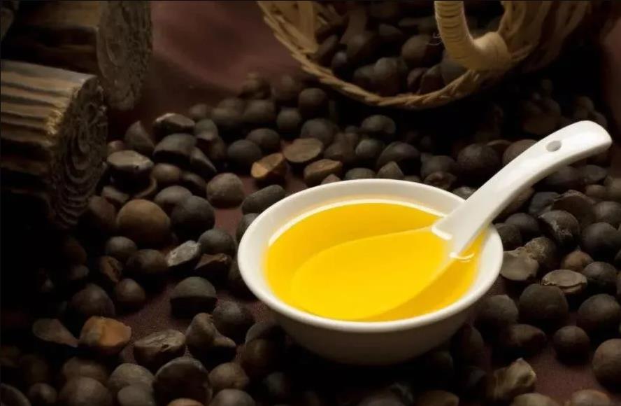 月子里吃山茶油对身体好且功效甚多